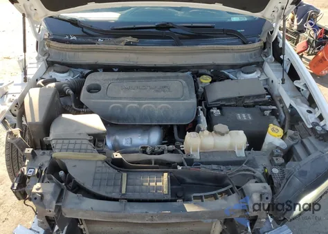 2019 Jeep Cherokee Latitude Plus z USA, uszkodzony, nr VIN 1C4PJLLB2KD377323